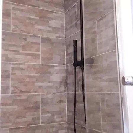홈스테이 Sea Soon Prive Met Jacuzzi En Sauna 브레데네